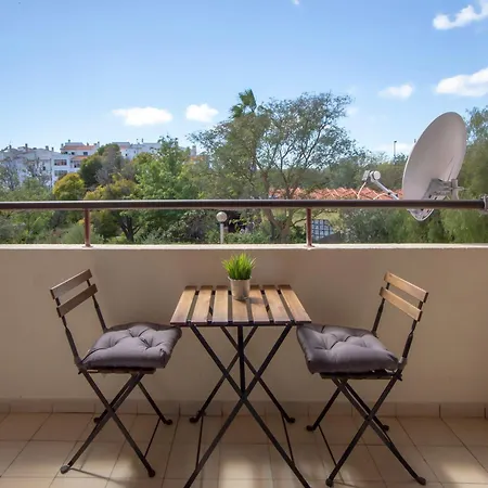 Cozy With Balcony In Apartment Albufeira