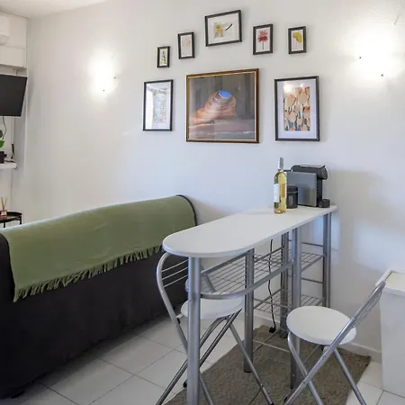 Cozy With Balcony In אלבופיירה