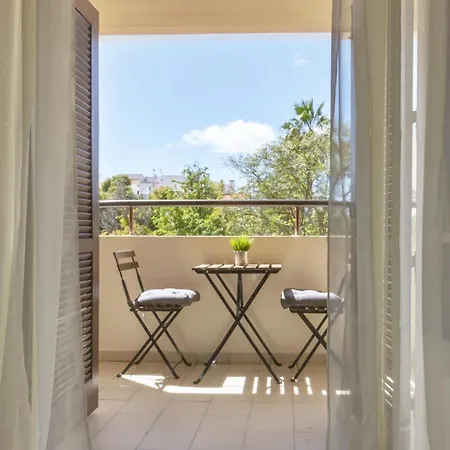 Apartamento Cozy With Balcony In