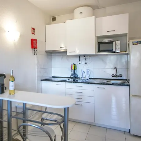 Apartman Cozy With Balcony In *